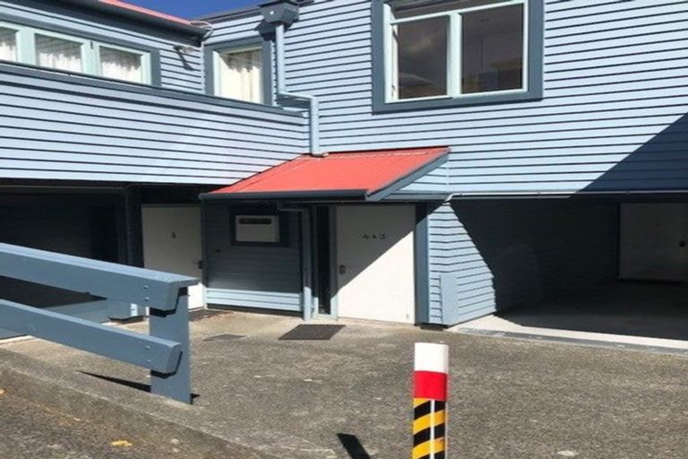Photo of property in 4/93a Kelburn Parade, Kelburn, Wellington, 6012