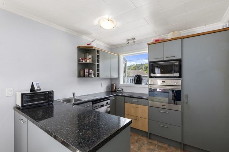 Photo of property in 22 Richard Grove, Stokes Valley, Lower Hutt, 5019