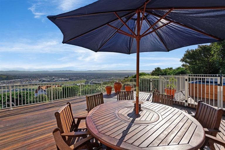 Photo of property in 210 Cannon Hill Crescent, Mount Pleasant, Christchurch, 8081