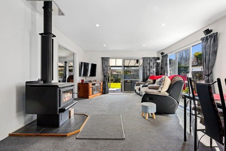 Photo of property in 7 Goodall Place, Redwood, Christchurch, 8051