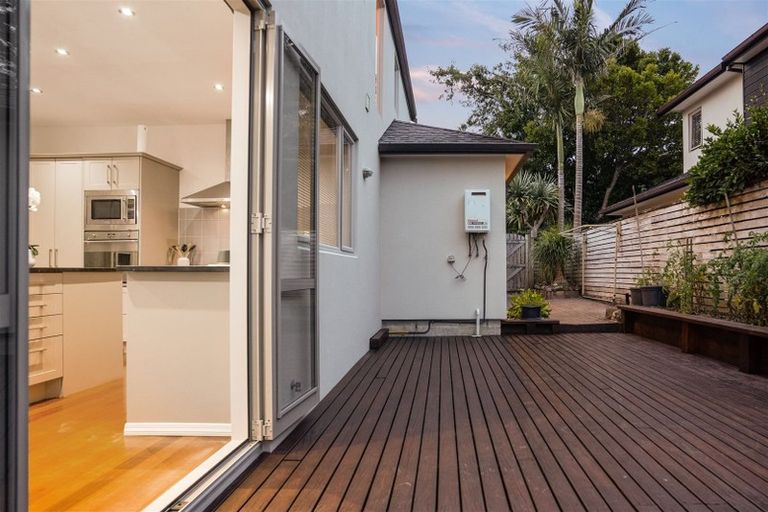 Photo of property in 23 East Coast Road, Milford, Auckland, 0620