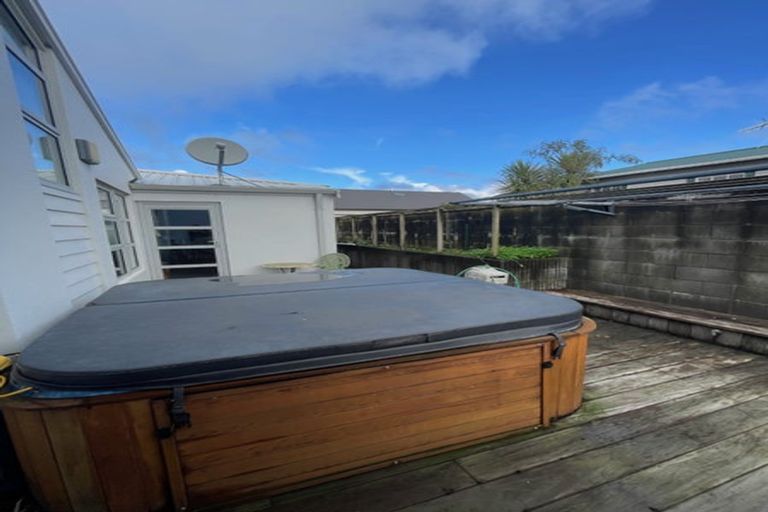 Photo of property in 22 Oriental Street, Welbourn, New Plymouth, 4312