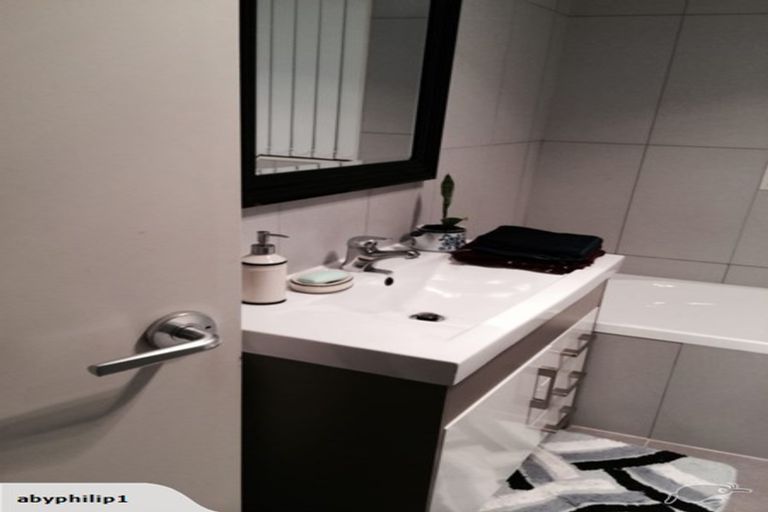 Photo of property in 80 South Kensington Way, Henderson, Auckland, 0612