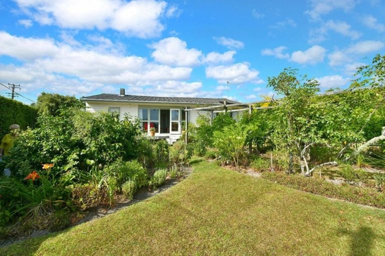 Photo of property in 48 Tindalls Bay Road, Tindalls Beach, Whangaparaoa, 0930