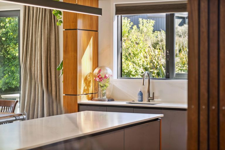 Photo of property in 4 Takahe Lane, Wanaka, 9305