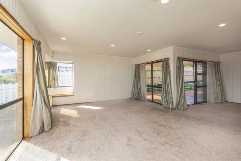 Photo of property in 40 Pigeon Mountain Road, Half Moon Bay, Auckland, 2012
