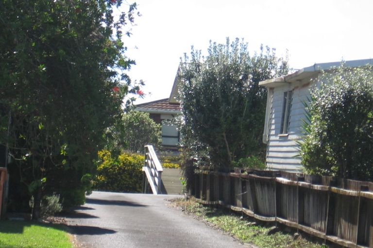 Photo of property in 23a Savoy Road, Glen Eden, Auckland, 0602