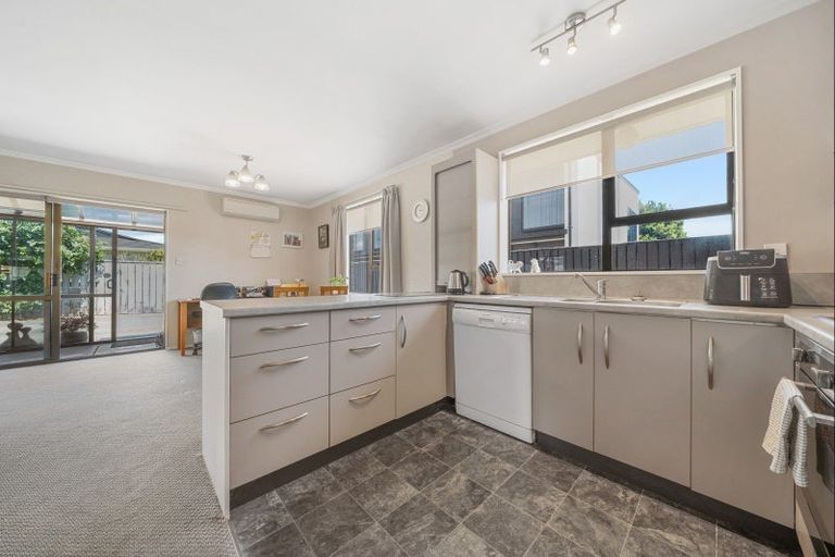 Photo of property in 5b Clemow Road, Fitzroy, New Plymouth, 4312