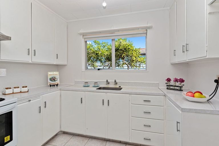 Photo of property in 2/16 Akehurst Avenue, New Lynn, Auckland, 0600