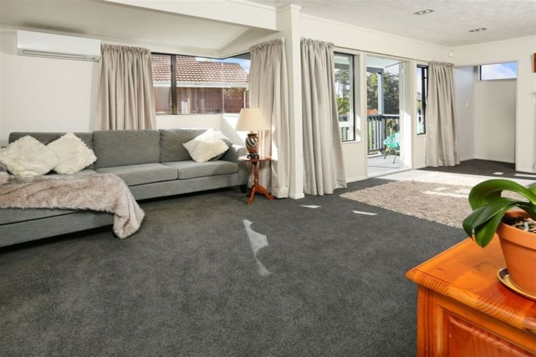 Photo of property in 48 Vintage Drive, Henderson, Auckland, 0612