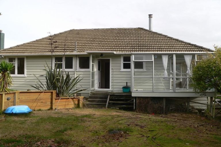 Photo of property in 17 Taylor Terrace, Tawa, Wellington, 5028