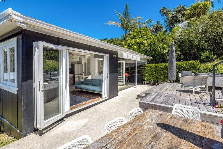 Photo of property in 70 Queens Drive, Oneroa, Waiheke Island, 1081