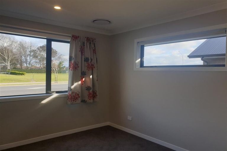 Photo of property in 42 Rose Leigh Drive, Cambridge, 3434