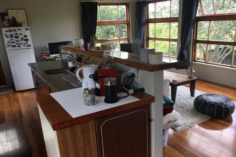 Photo of property in 116 Tiroroa Avenue, Te Atatu South, Auckland, 0610