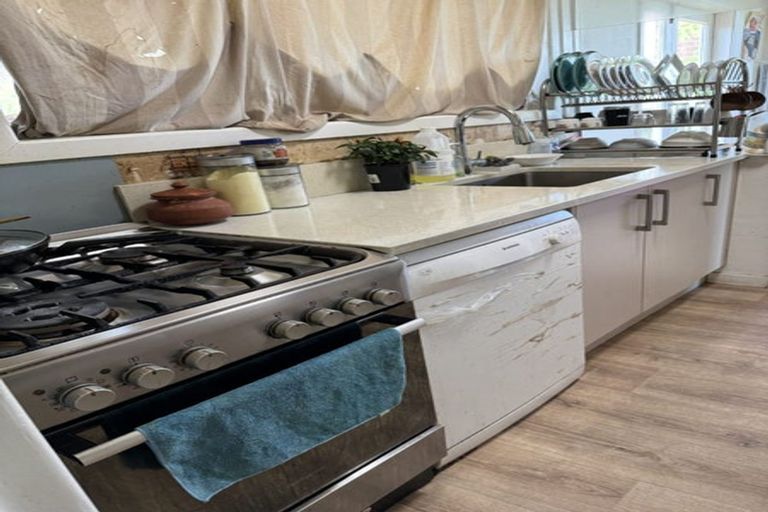 Photo of property in 17 Edgeworth Road, Glenfield, Auckland, 0629