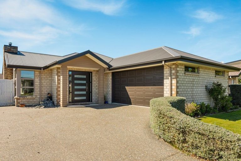 Photo of property in 6 Brookwater Avenue, Northwood, Christchurch, 8051