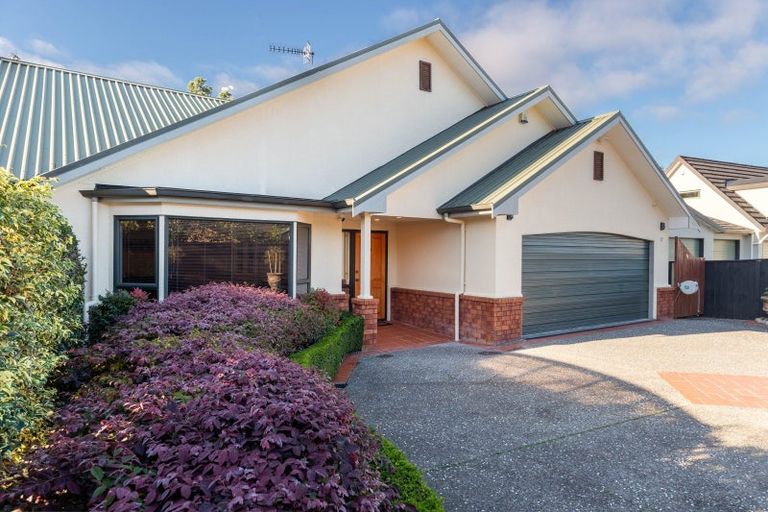 Photo of property in 17 Mary Huse Grove, Manor Park, Lower Hutt, 5019