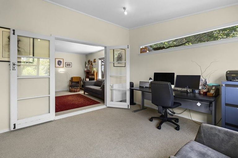 Photo of property in 4 Smith Road, Merrilands, New Plymouth, 4312