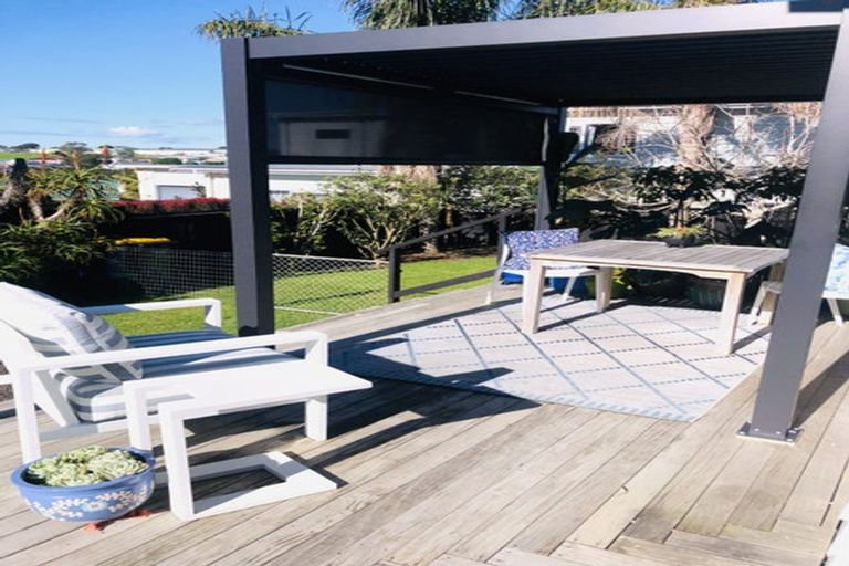 Photo of property in 15 Old Lake Road, Narrow Neck, Auckland, 0624