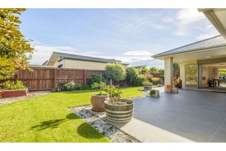 Photo of property in 33 Bottle Lake Drive, Parklands, Christchurch, 8083