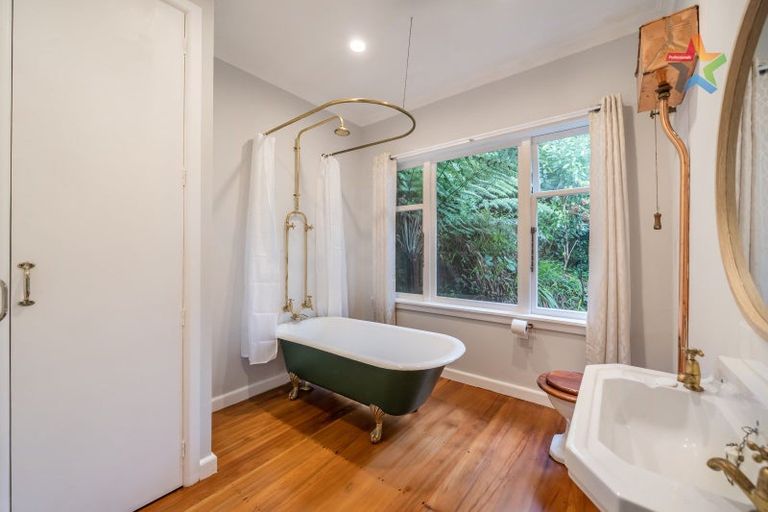 Photo of property in 15 Ferry Road, Days Bay, Lower Hutt, 5013