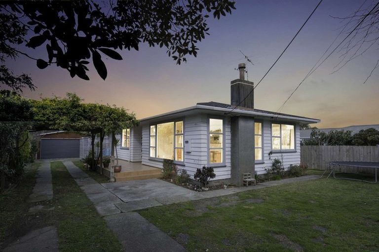 Photo of property in 14 Walton Road, Paraparaumu Beach, Paraparaumu, 5032