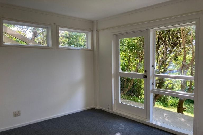 Photo of property in 28 Woodhouse Avenue, Karori, Wellington, 6012