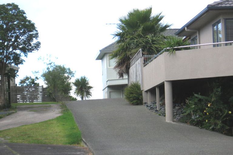 Photo of property in 1/66 Browns Bay Road, Rothesay Bay, Auckland, 0630