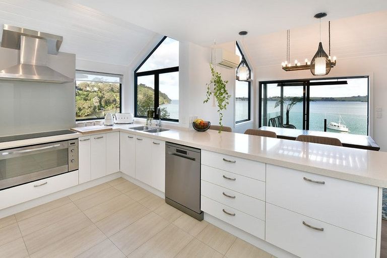 Photo of property in 254 Wade River Road, Wade Heads, Whangaparaoa, 0932