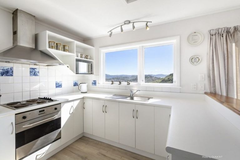 Photo of property in 8 Bowes Crescent, Strathmore Park, Wellington, 6022