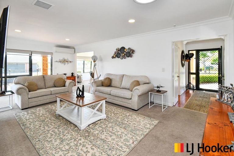 Photo of property in 1 Mull Place, Wattle Downs, Auckland, 2103