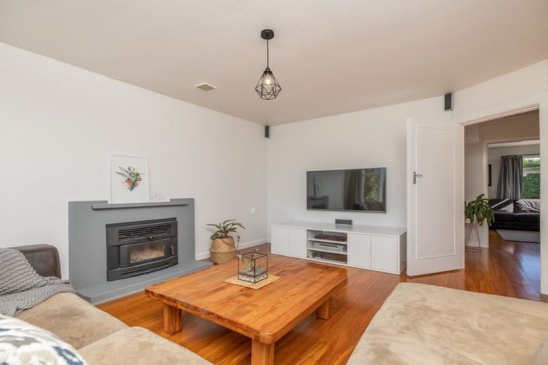 Photo of property in 19 Wilton Crescent, Bishopdale, Christchurch, 8053