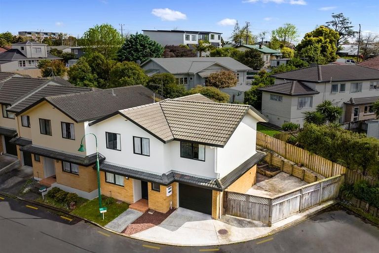 Photo of property in 1/2 Arawa Street, New Lynn, Auckland, 0600