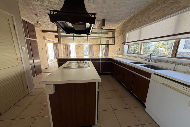 Photo of property in 73 Redoubt Road, Goodwood Heights, Auckland, 2105
