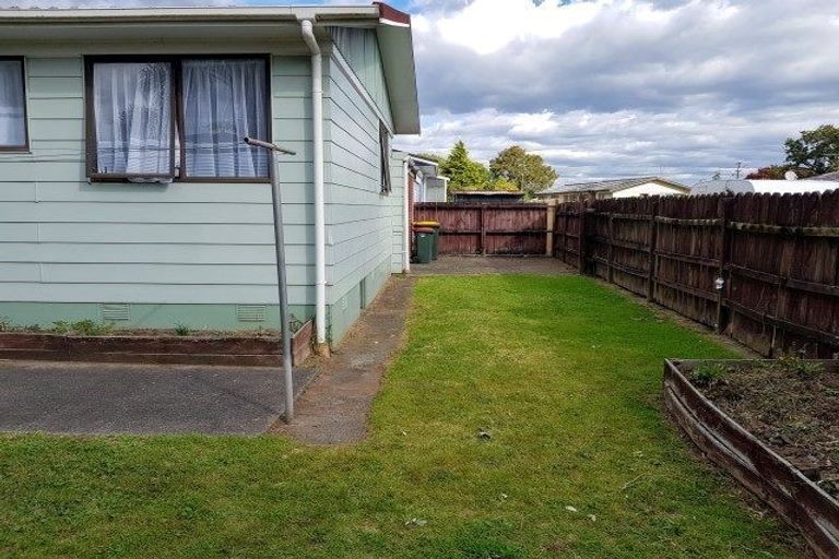 Photo of property in 2/24 Station Road, Takanini, 2112