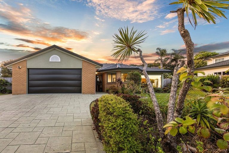 Photo of property in 1 Astor Place, Orewa, 0931
