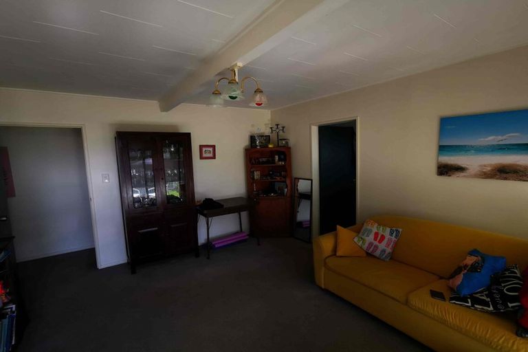 Photo of property in 17 Duchess Place, Maupuia, Wellington, 6022