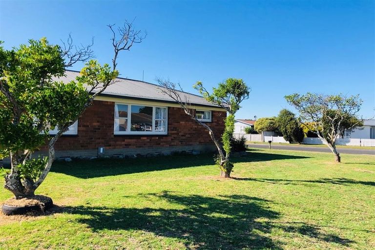 Photo of property in 2 Belgrave Place, Papakura, 2110