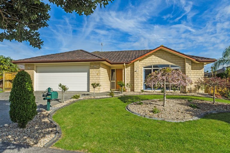 Photo of property in 35 Croftview Road, Wattle Downs, Auckland, 2103