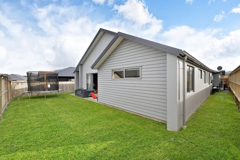 Photo of property in 15 Corriedale Road, Jacks Point, 9371