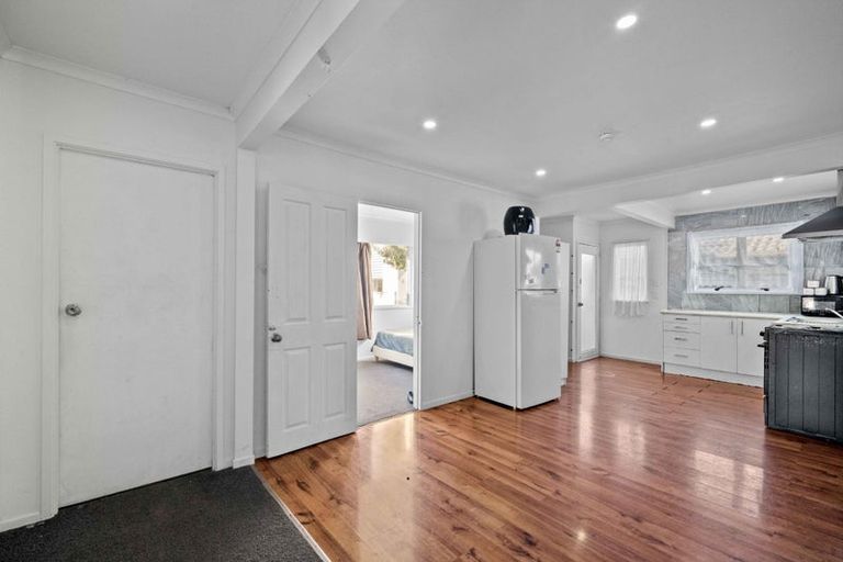 Photo of property in 8 Martin Road, Manurewa, Auckland, 2102