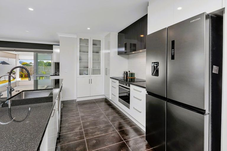 Photo of property in 41 Kaurinui Crescent, One Tree Point, 0118