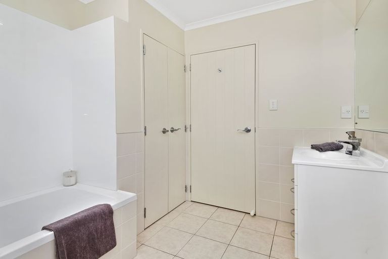 Photo of property in 12 Derg Place, East Tamaki, Auckland, 2013
