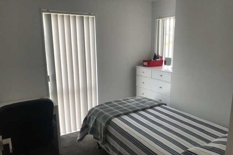 Photo of property in 2/10 Silver Moon Road, Albany Heights, Auckland, 0632