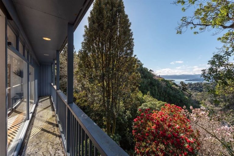 Photo of property in 33 Harbour View Road, Northland, Wellington, 6012