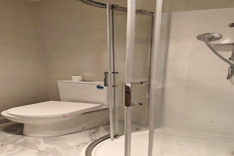 Photo of property in 5/58 Te Atatu Road, Te Atatu South, Auckland, 0610