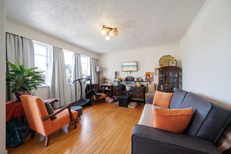 Photo of property in 8 Coniston Avenue, Te Atatu South, Auckland, 0610