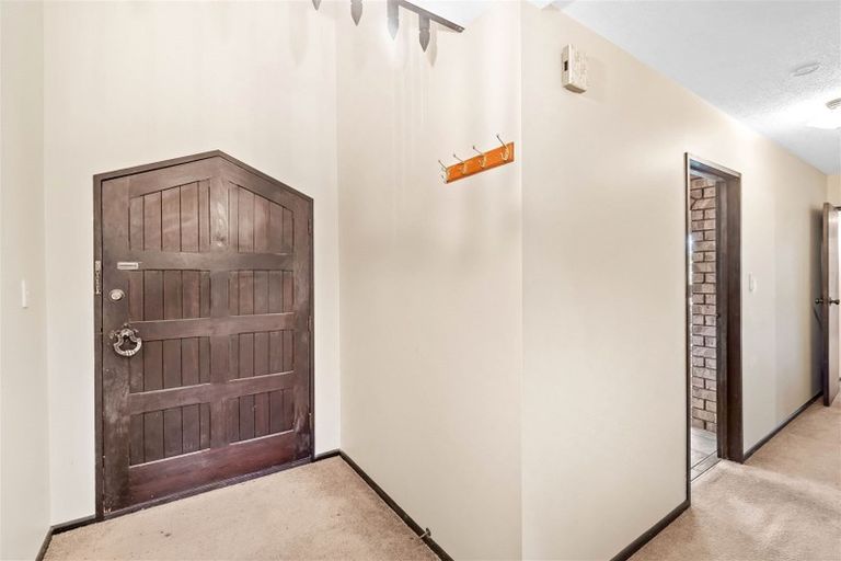 Photo of property in 2/4 Gleneagles Terrace, Ilam, Christchurch, 8053