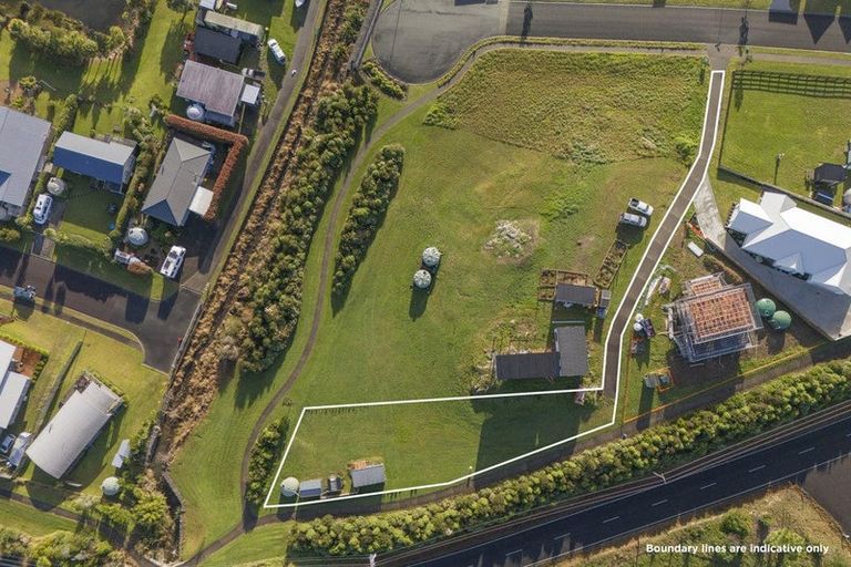 Photo of property in 10 Tinirau Place, Cooks Beach, 3591