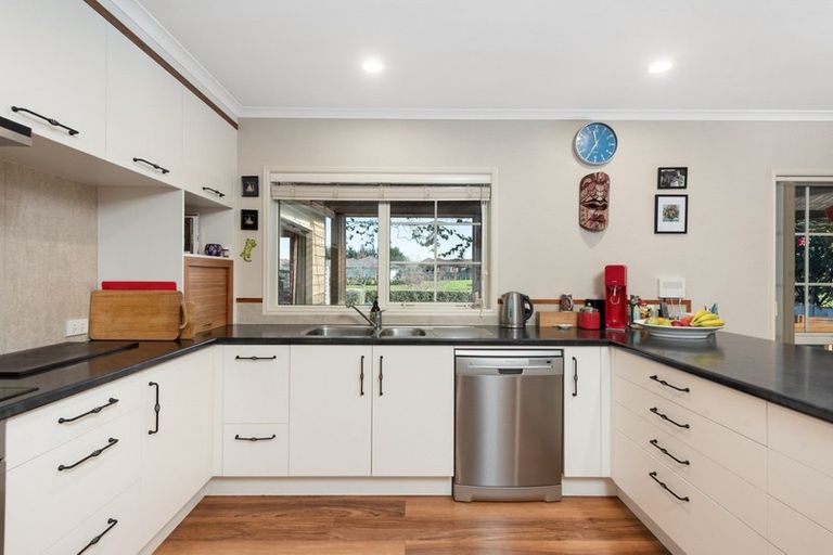 Photo of property in 33 Cotswold Place, Ohauiti, Tauranga, 3112